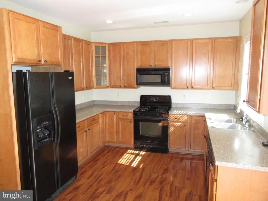 181 Gillespie Avenue - Photo 6
