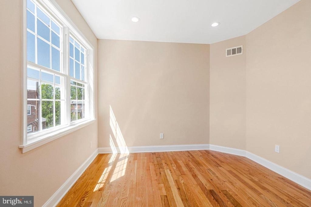 1609 17th Street Se - Photo 14