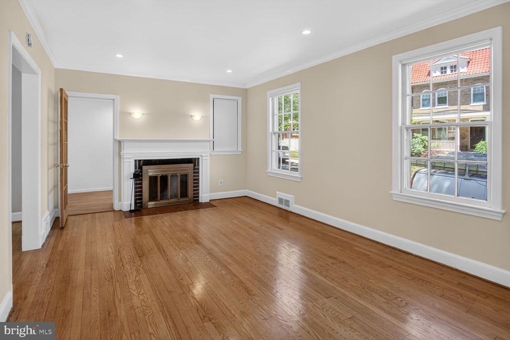4712 Piney Branch Road Nw - Photo 4
