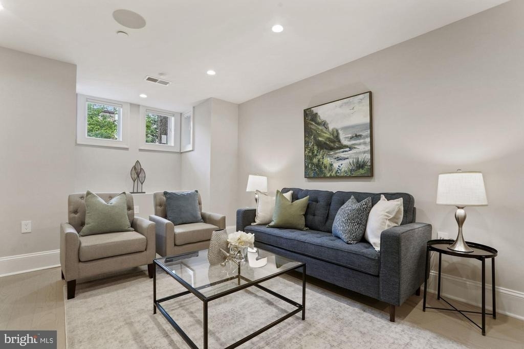 1310 Vermont Avenue Nw - Photo 12