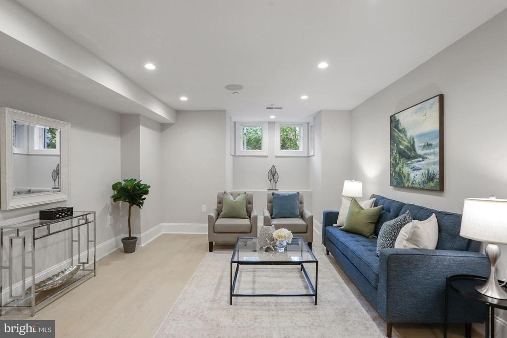 1310 Vermont Avenue Nw - Photo 1
