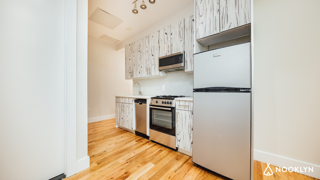 115 Roebling Street - Photo 1