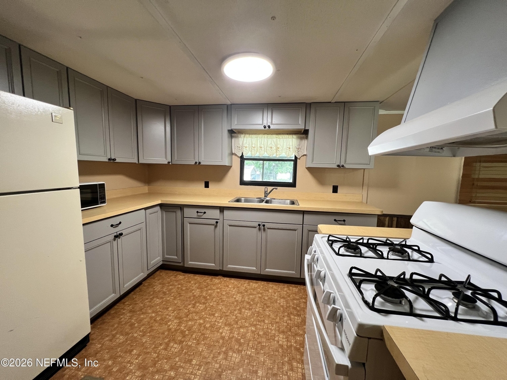 14250 Tiki Lane - Photo 10