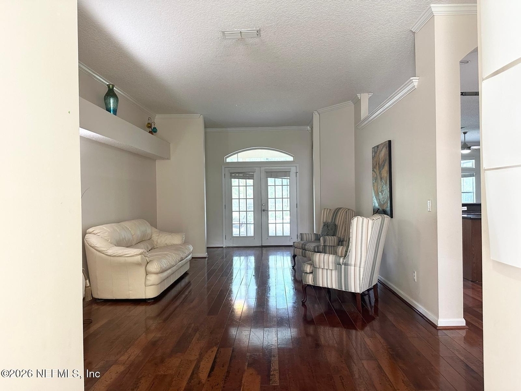 1932 Lyndhurst Drive - Photo 3