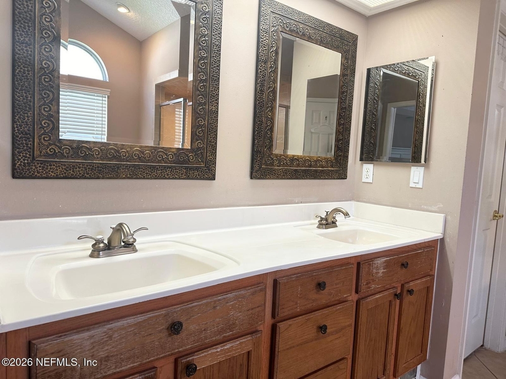 1932 Lyndhurst Drive - Photo 13