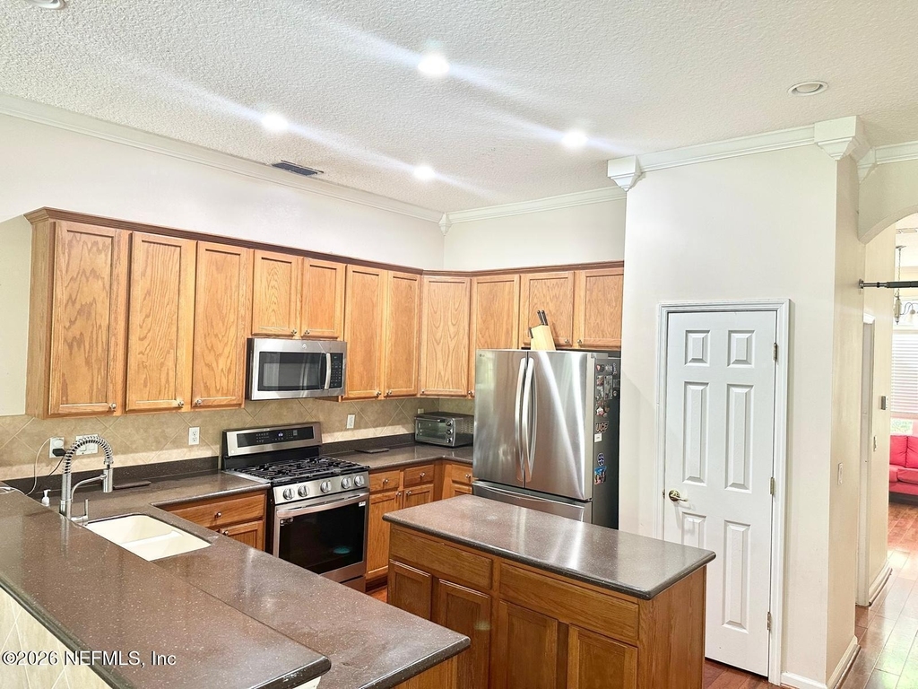 1932 Lyndhurst Drive - Photo 8