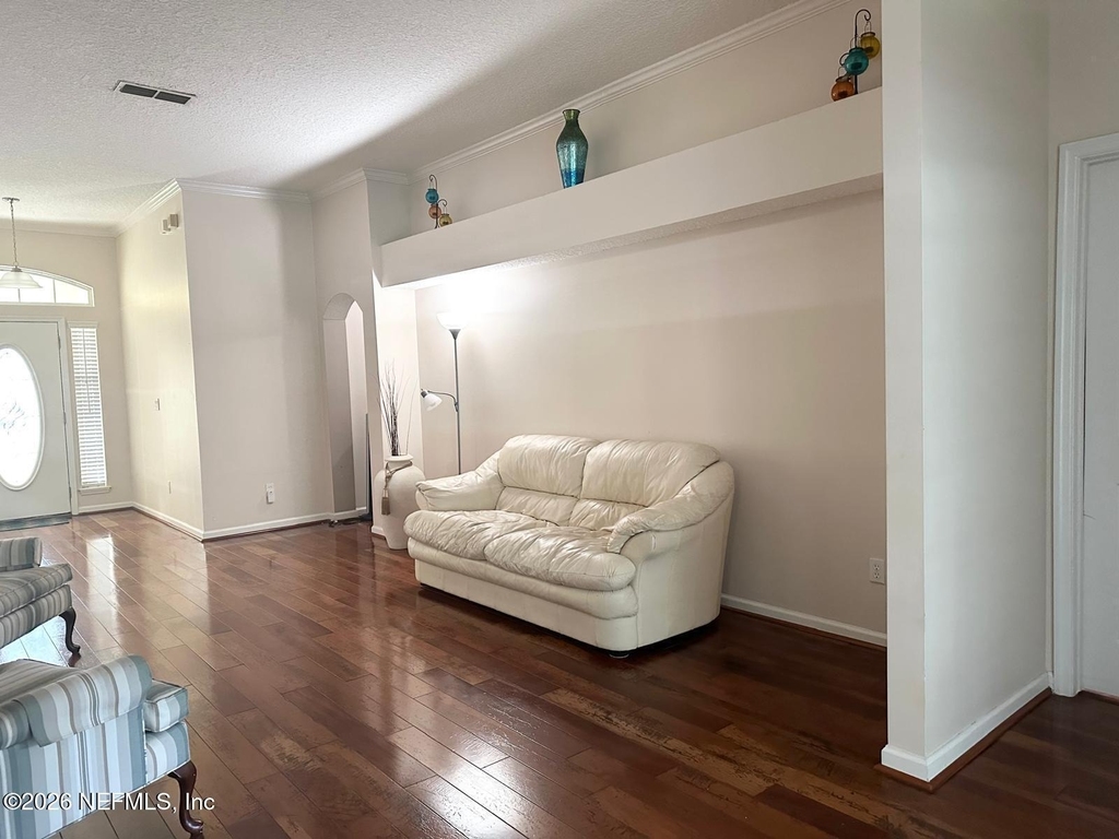 1932 Lyndhurst Drive - Photo 4
