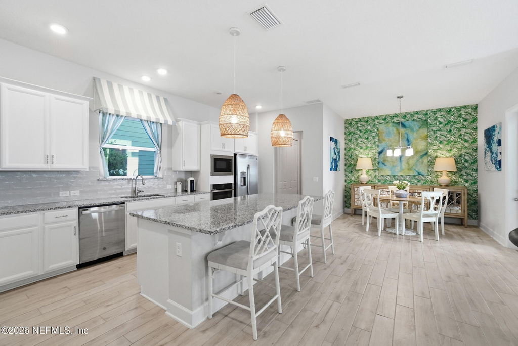 185 Park Center Avenue - Photo 1