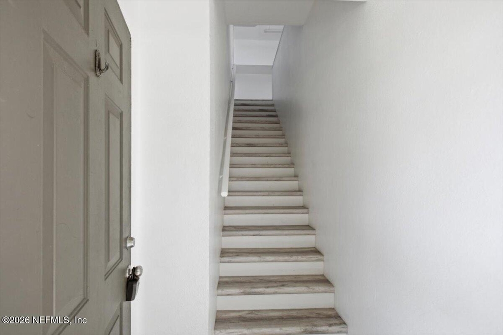 13703 Richmond Park Drive N - Photo 2