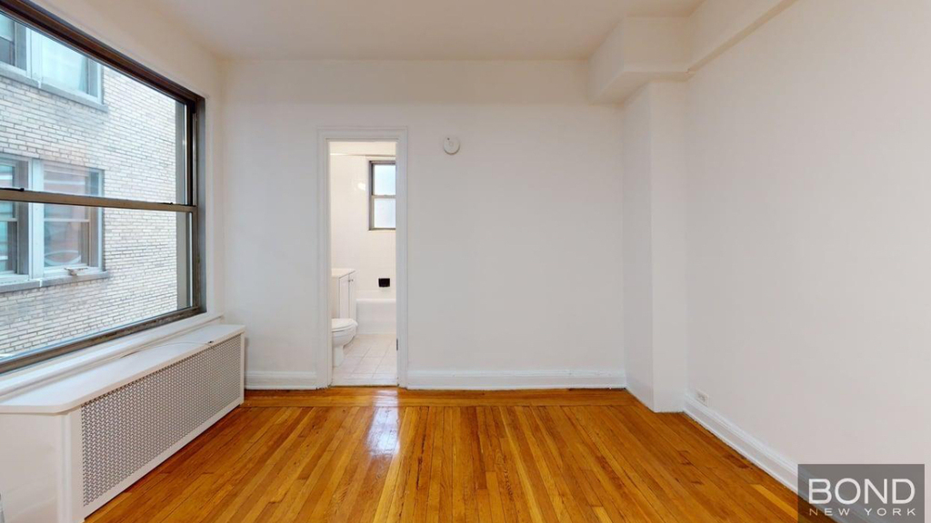 East 38th Street - Photo 5