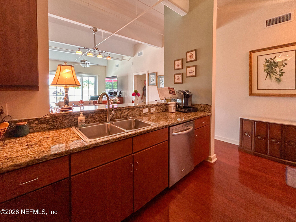 1661 Riverside Avenue - Photo 5