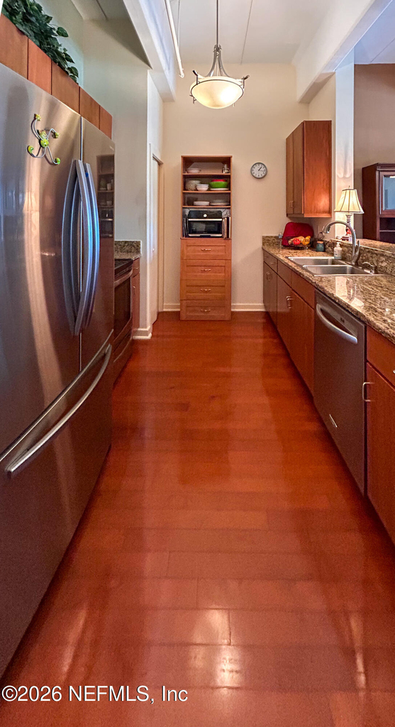 1661 Riverside Avenue - Photo 3