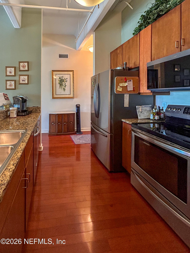 1661 Riverside Avenue - Photo 4