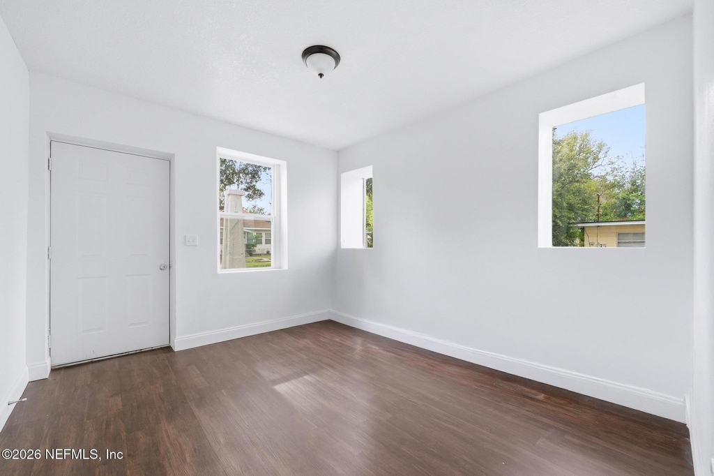 1715 Brackland Street - Photo 2