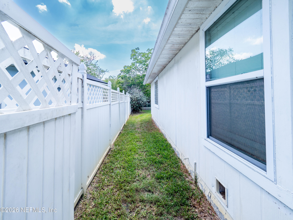 2704 Coachman Lakes Drive - Photo 4