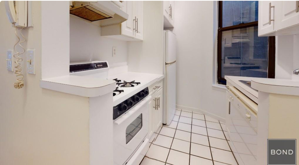 East 83rd Street - Photo 2