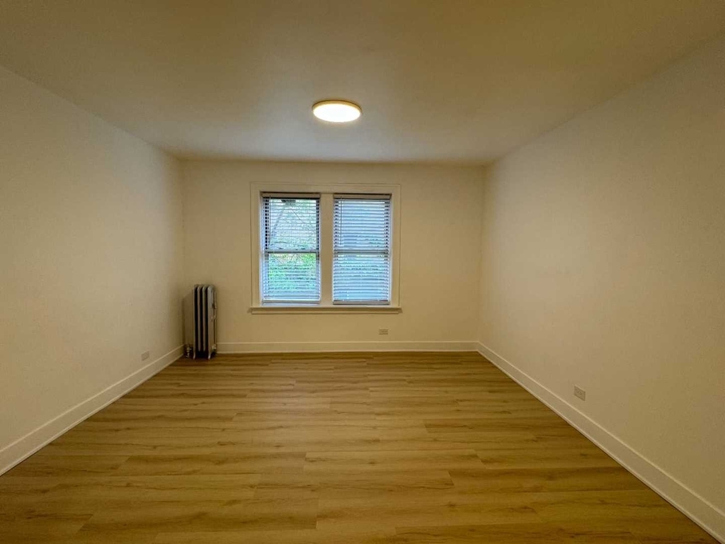 6310 N Artesian Avenue - Photo 2