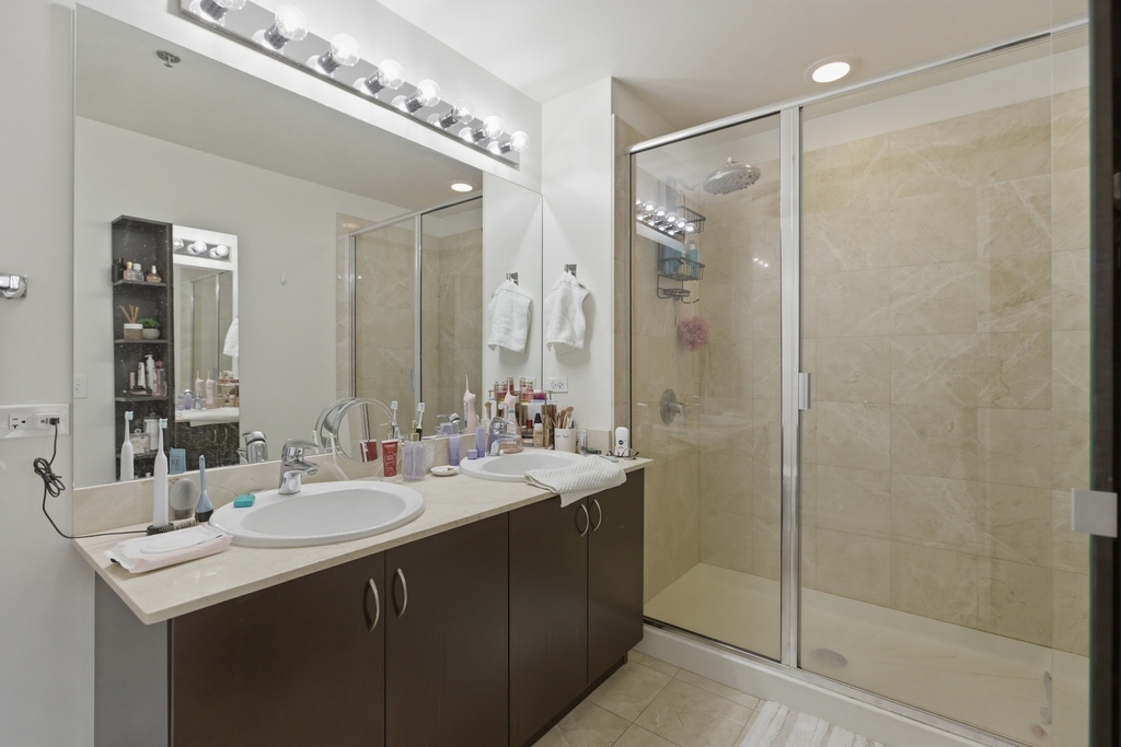 303 W Ohio Street - Photo 6
