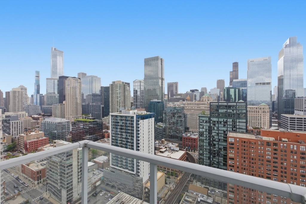 303 W Ohio Street - Photo 12