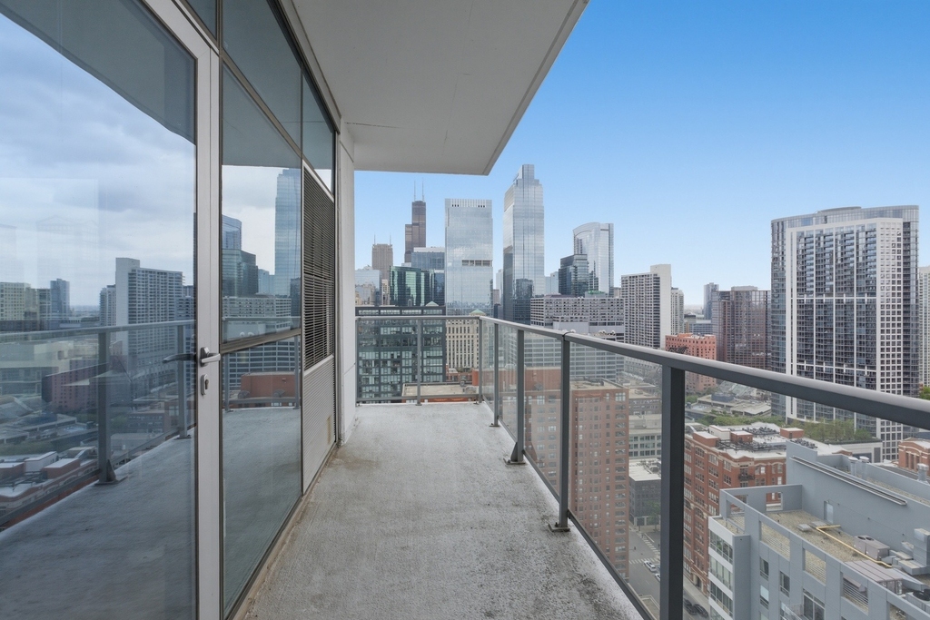303 W Ohio Street - Photo 11