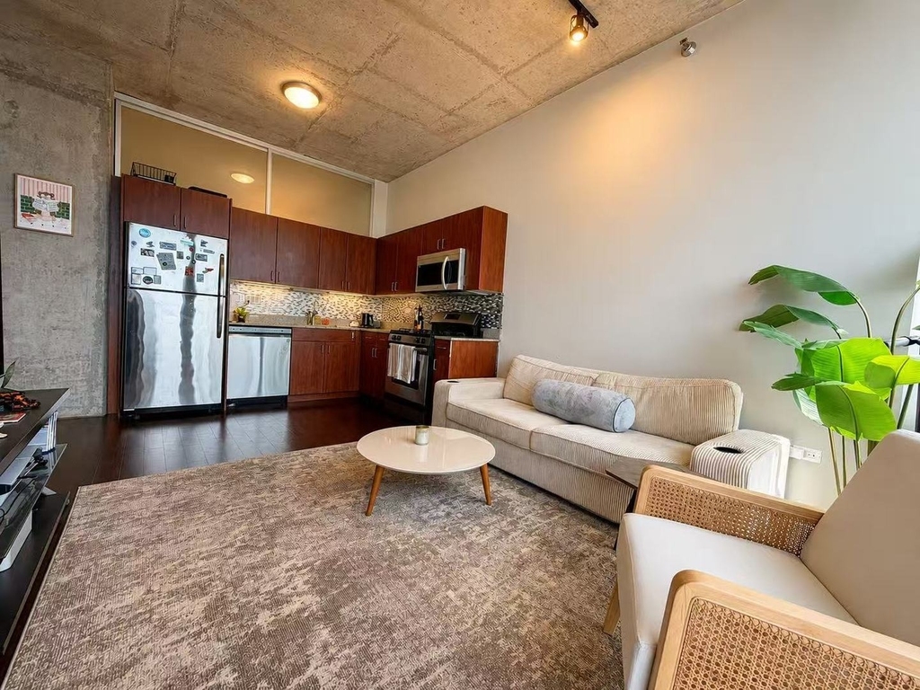 235 W Van Buren Street - Photo 2
