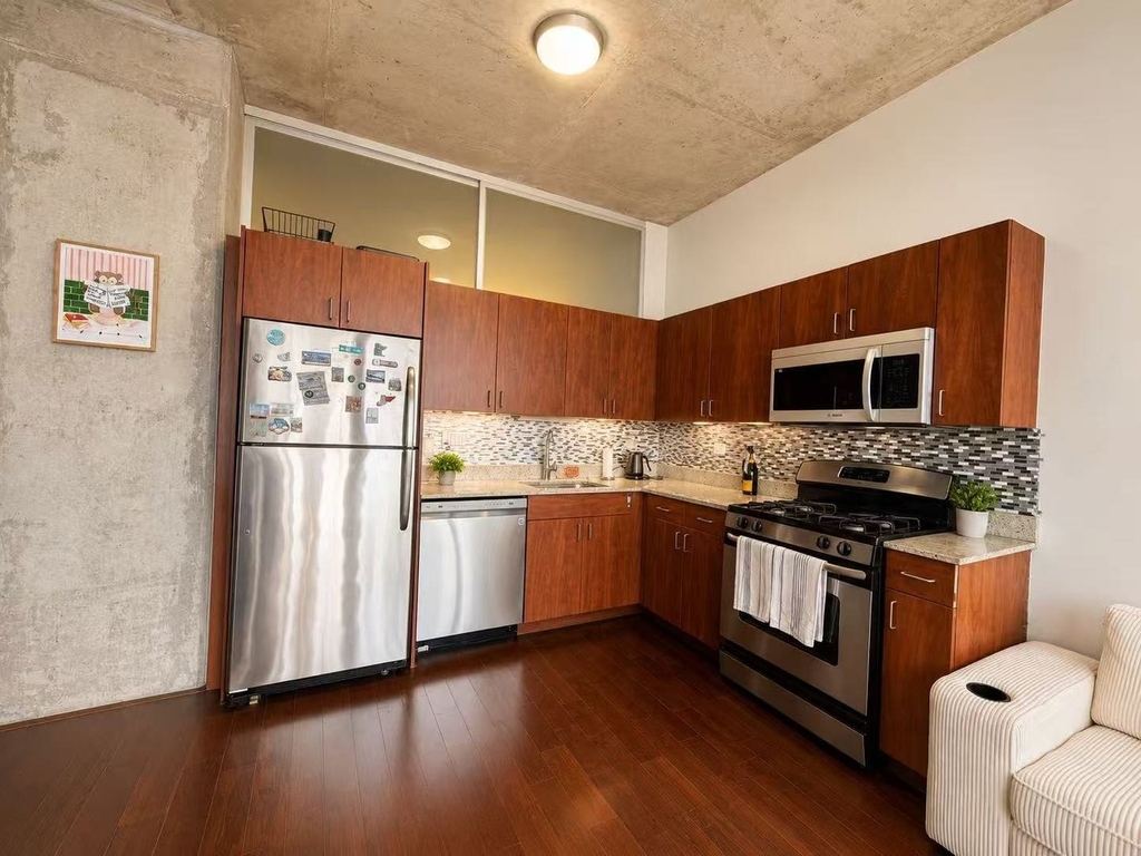 235 W Van Buren Street - Photo 3