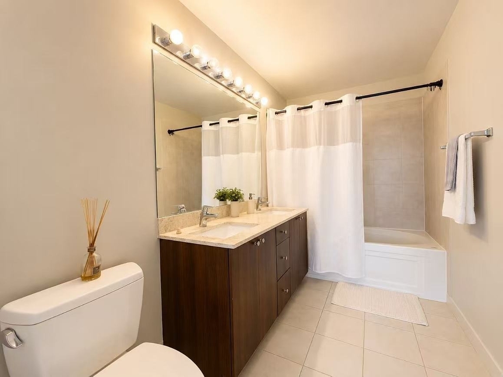 235 W Van Buren Street - Photo 5