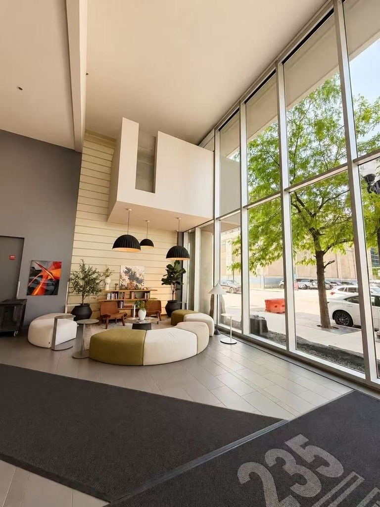 235 W Van Buren Street - Photo 10