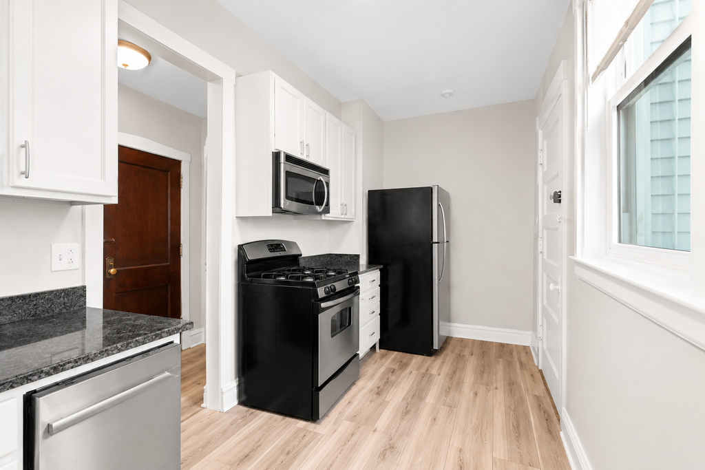 2514 W Belle Plaine Avenue - Photo 4
