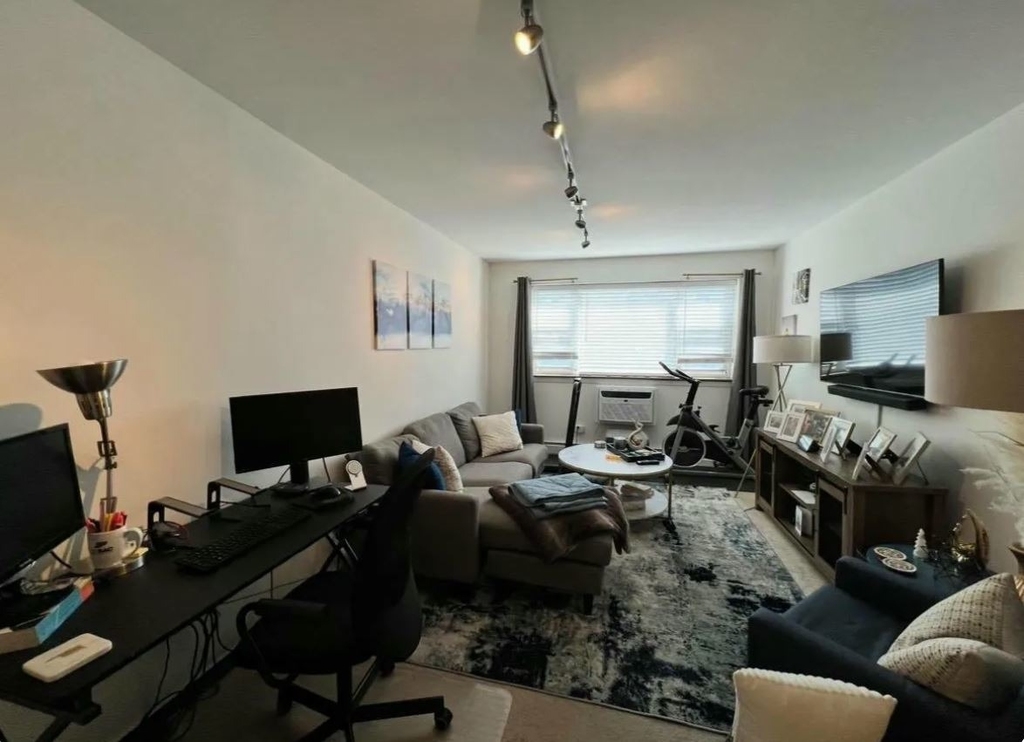 619 W Stratford Place - Photo 3