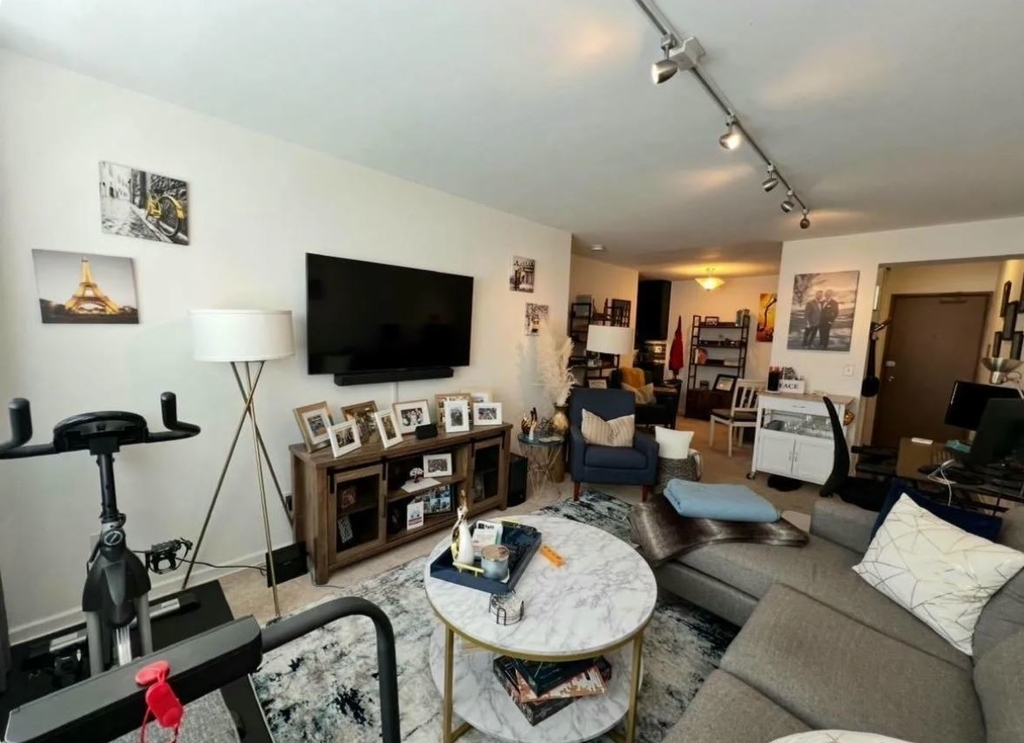 619 W Stratford Place - Photo 4