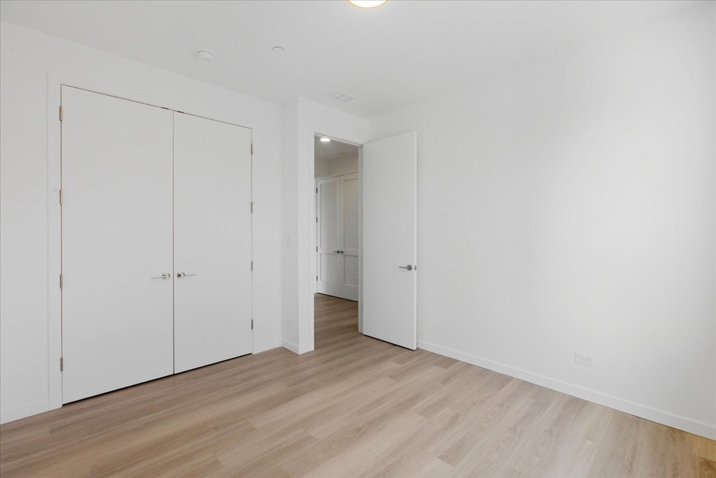 204 S Leavitt Street - Photo 16