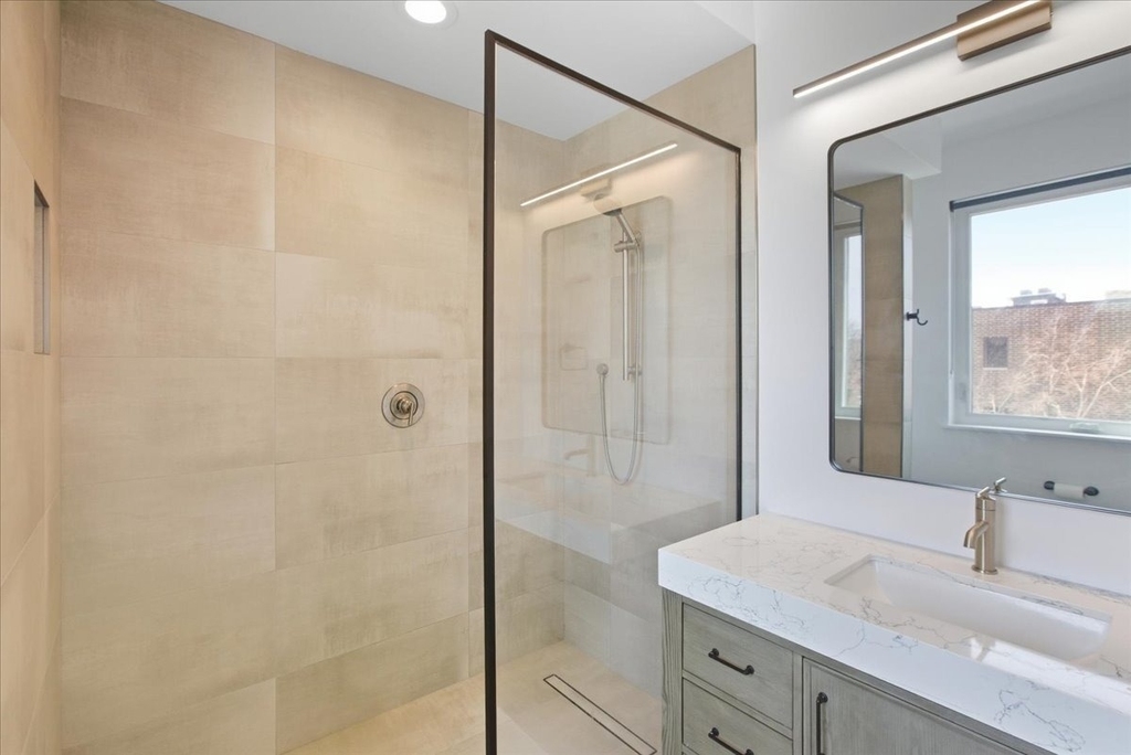 204 S Leavitt Street - Photo 10