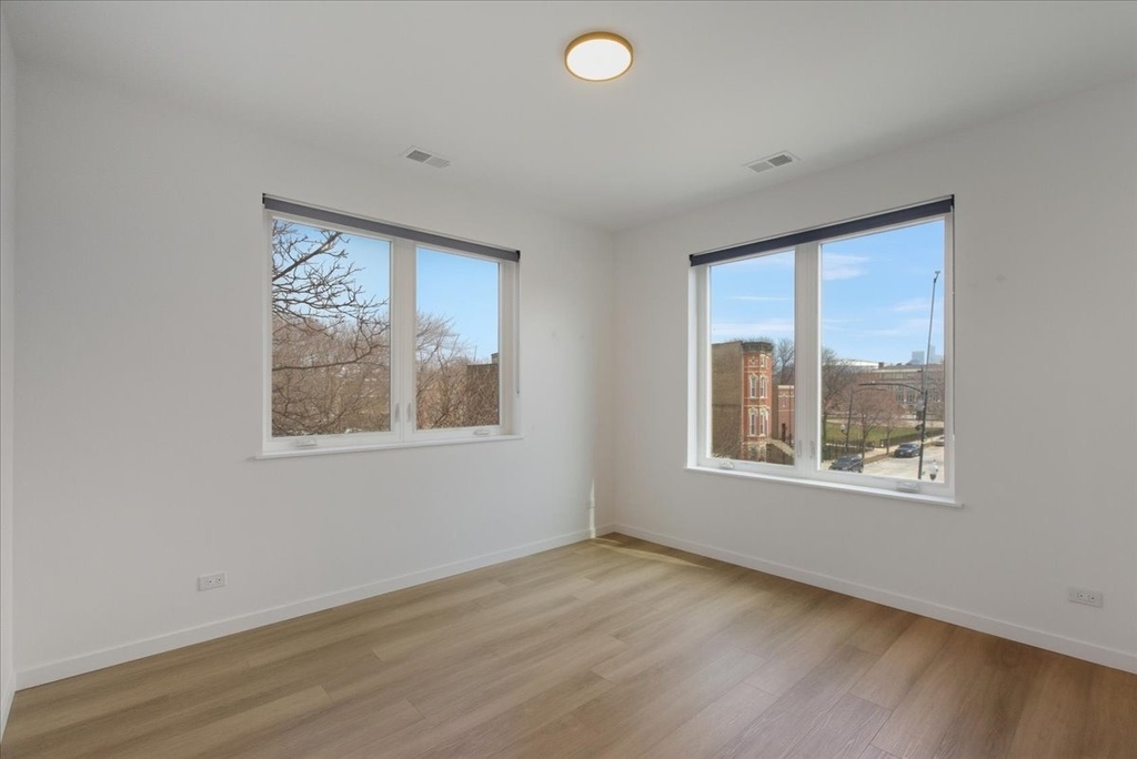 204 S Leavitt Street - Photo 8