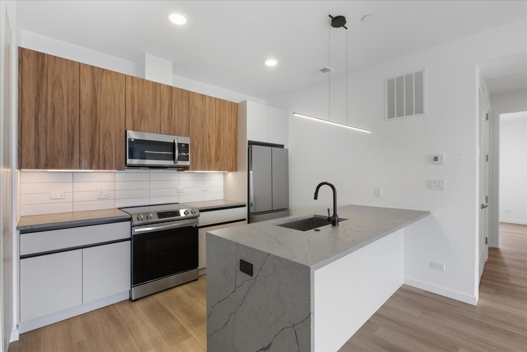 204 S Leavitt Street - Photo 6