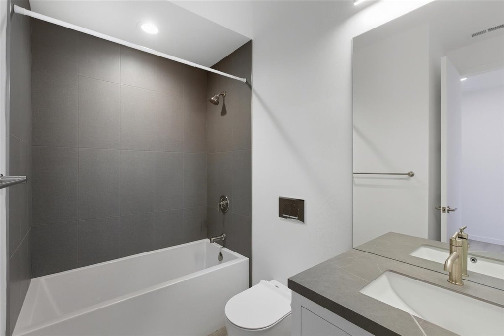 204 S Leavitt Street - Photo 12