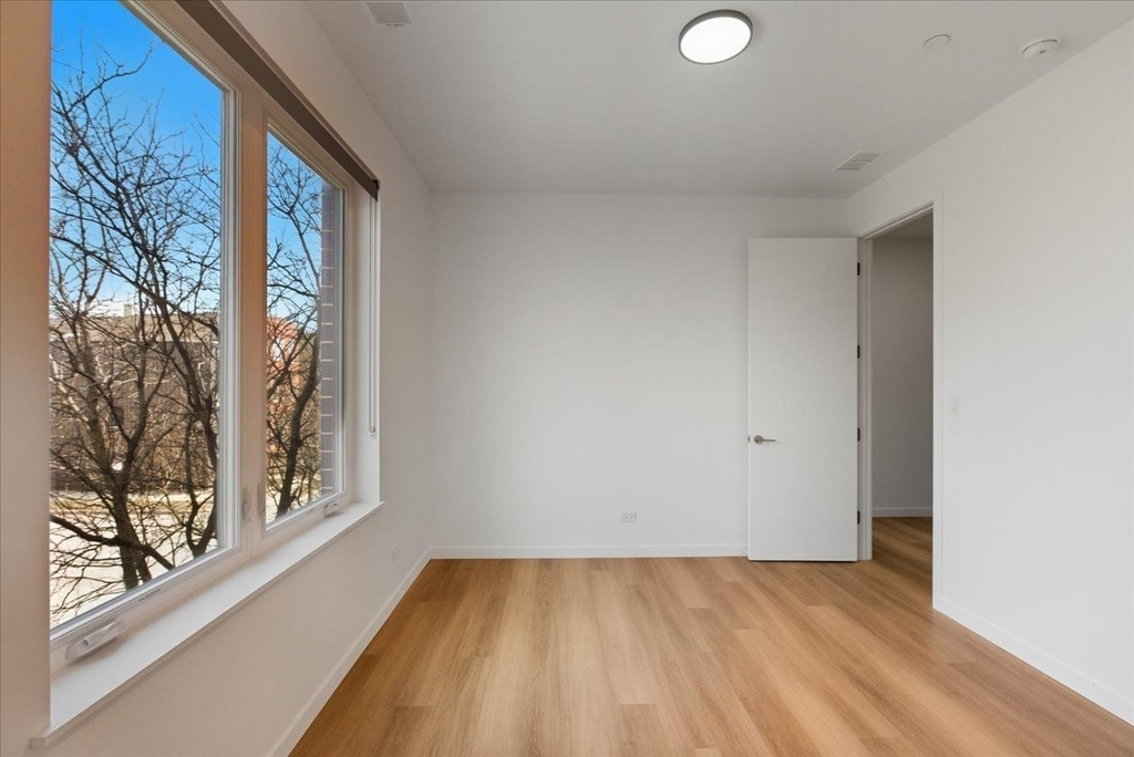 204 S Leavitt Street - Photo 17