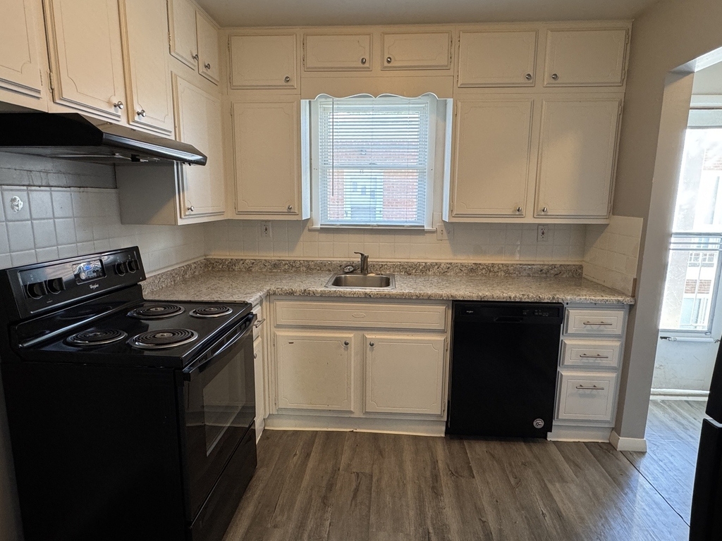 2925 Dubuque Street - Photo 1