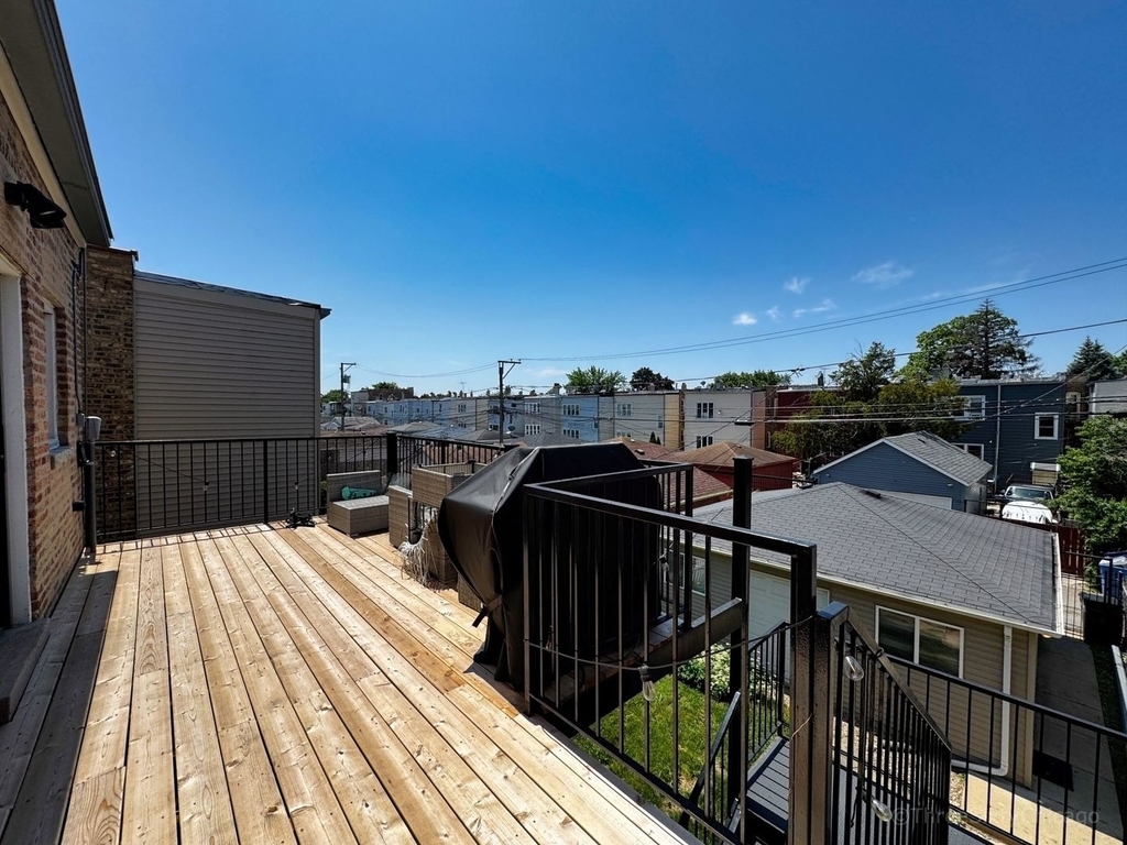 2254 N Avers Avenue - Photo 16