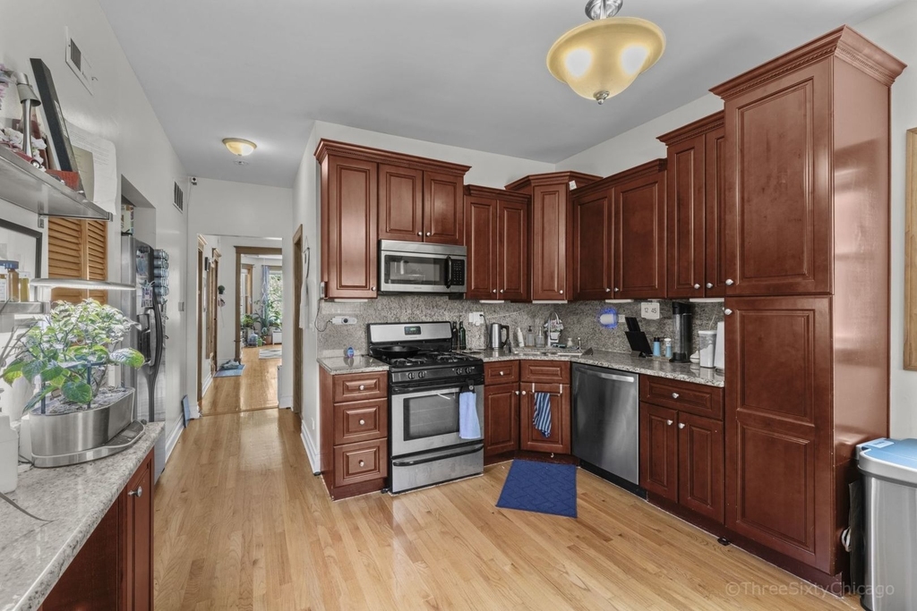 2254 N Avers Avenue - Photo 7