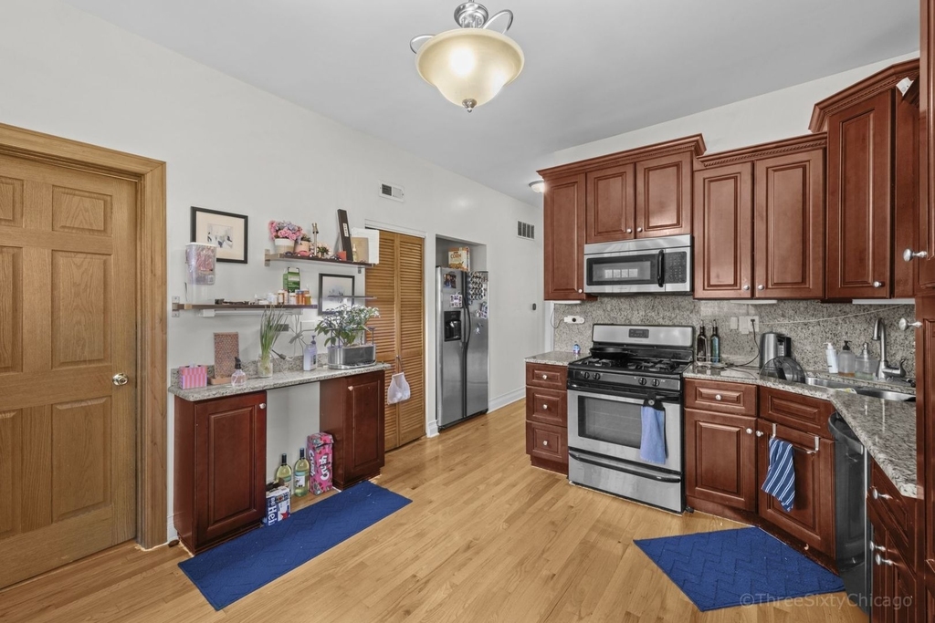 2254 N Avers Avenue - Photo 9