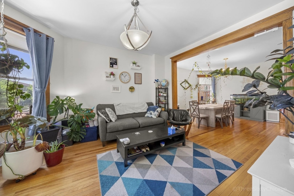 2254 N Avers Avenue - Photo 3