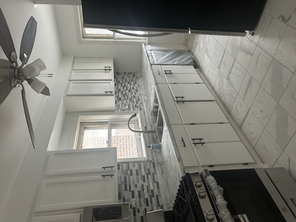 12748 S Lowe Avenue - Photo 2