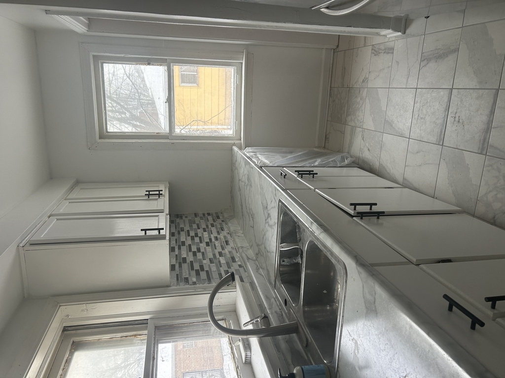 12748 S Lowe Avenue - Photo 3