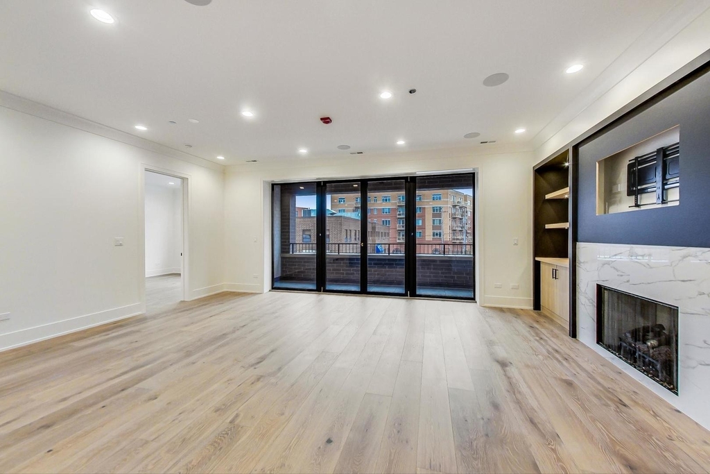 4920 N Lincoln Avenue - Photo 2