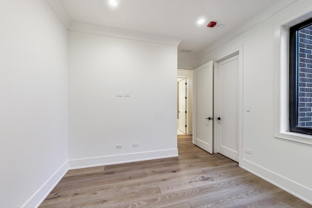 4920 N Lincoln Avenue - Photo 13