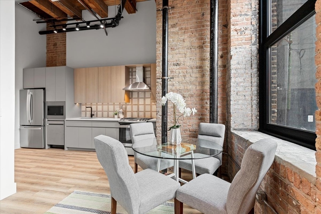 153 W Ohio Street - Photo 5