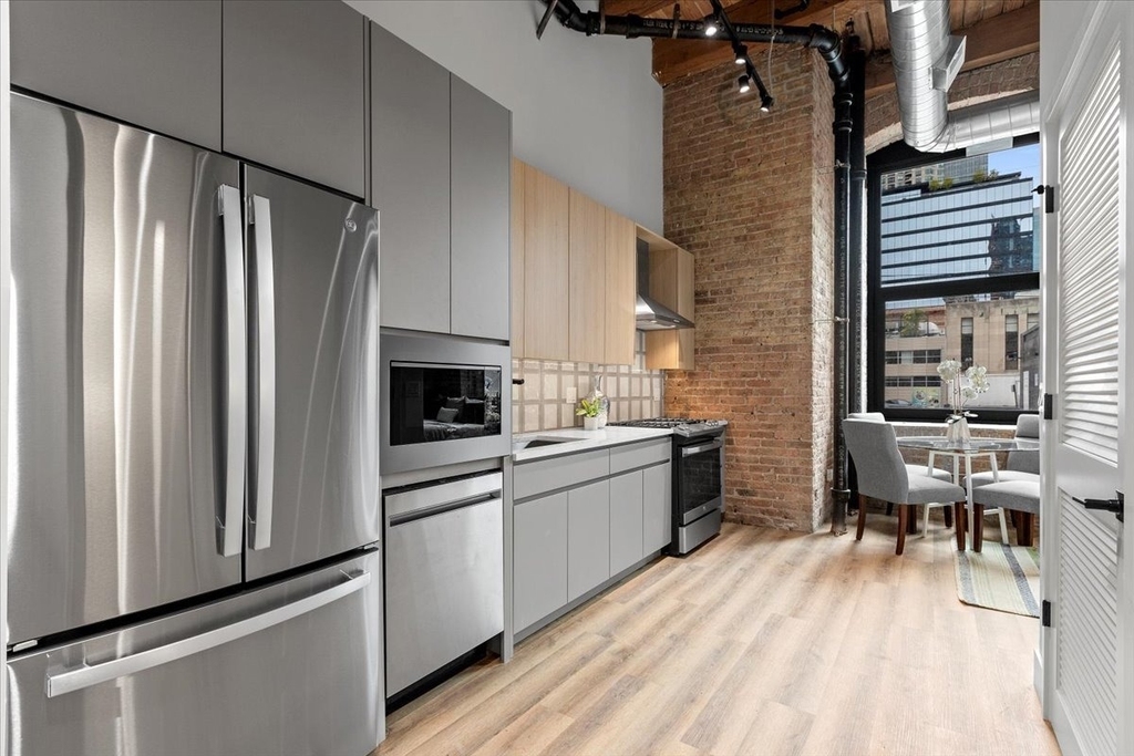 153 W Ohio Street - Photo 1