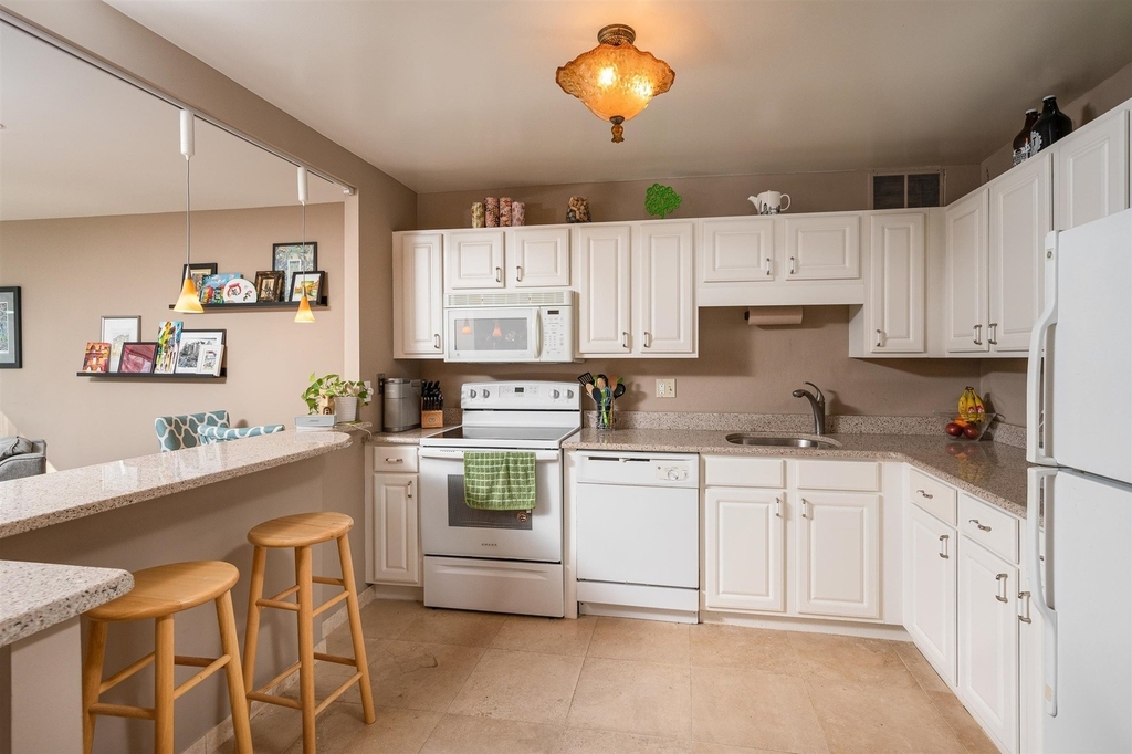 211 E Ohio Street - Photo 7