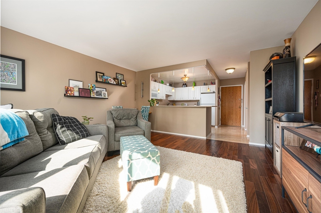211 E Ohio Street - Photo 4